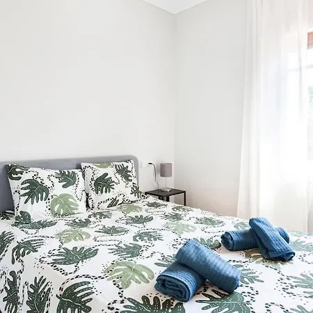 Newly Renovated Cozy On A Hill *