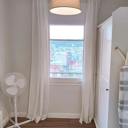 Apartment Newly Renovated Cozy On A Hill