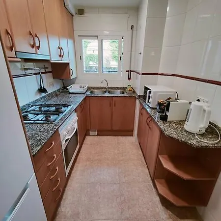 Newly Renovated Cozy On A Hill Apartment *
