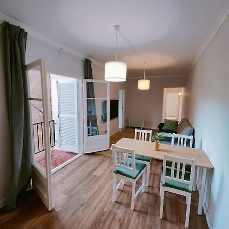Apartment Newly Renovated Cozy On A Hill