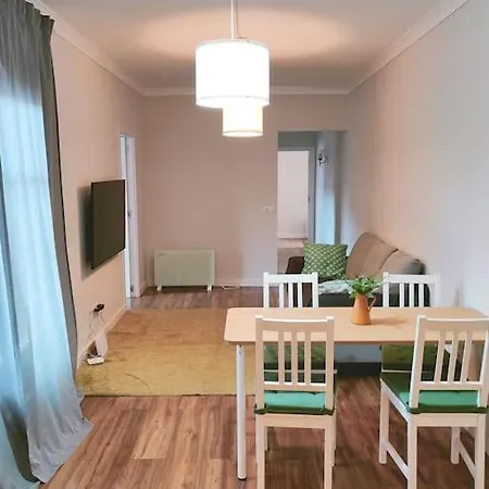 Newly Renovated Cozy On A Hill