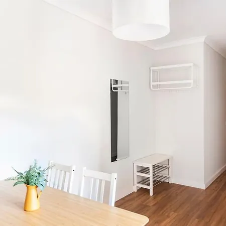 Apartment Newly Renovated Cozy On A Hill *