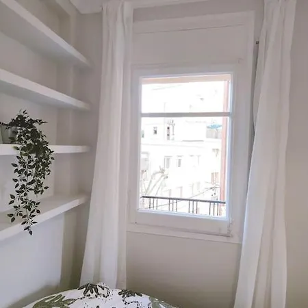 Newly Renovated Cozy On A Hill Apartment